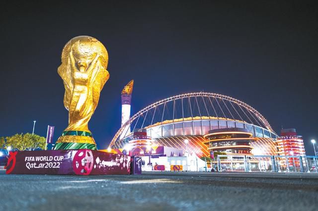 太阳大逆转险胜奇才 布克27+8普尔17中5NBA新赛季常规赛继续进行，菲尼克斯太阳队（14胜12负）止住连败。